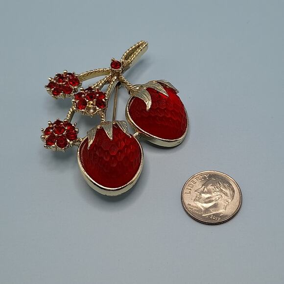 Vintage Sarah Coventry Strawberry Festival 1966 Brooch Luminous Red Strawberries - Picture 10 of 10